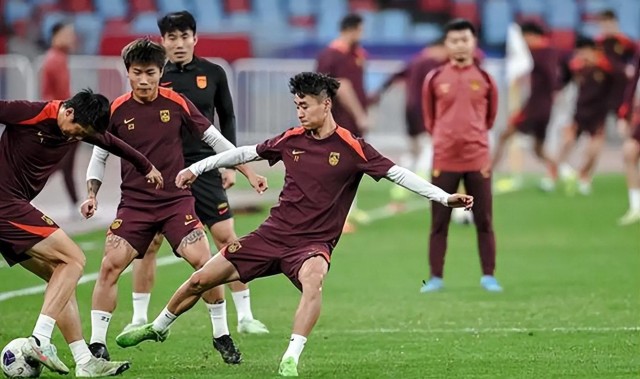 开云电子-振奋！中国男足逼平身价十亿豪门，天才中锋爆发，给U23做出榜样